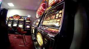 333s အက်ပ် Myanmar - VIP Bonus Cashback Live Casino MNL ဘောလုံး ကစားနေသောပုံ
